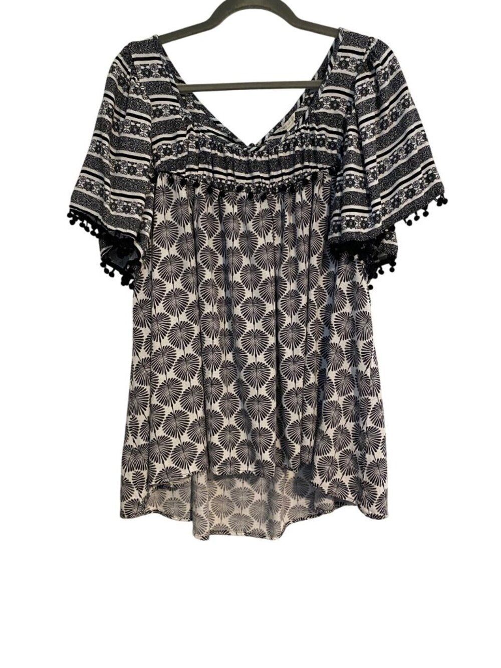 Cato Women's 18/20W Top Black White Floral Print Peasant Boho Pom Pom Trim